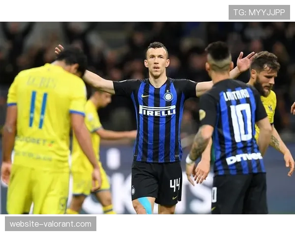 米兰时装周与足球交融,国米、米兰推出城市主题限定外套 米兰时装周与足球交融,国米、米兰推出城市主题限定外套